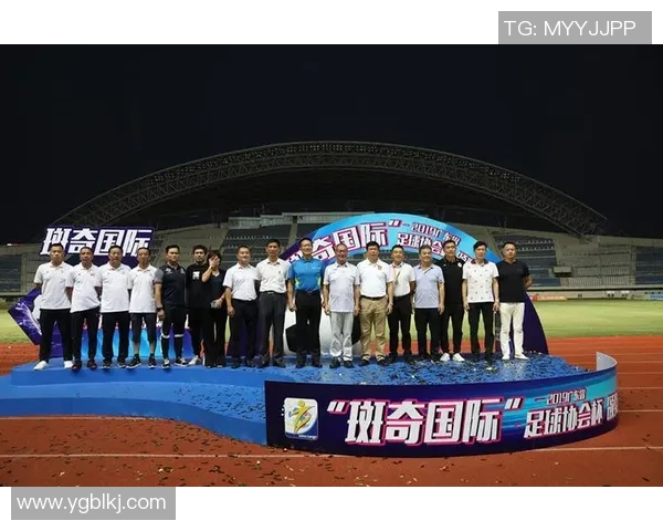 广州足球队以66分领跑杯赛积分榜展现强劲实力和夺冠希望 广州足球队以66分领跑杯赛积分榜展现强劲实力和夺冠希望